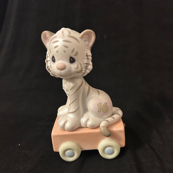 Precious Moments birthday train figurine, age 16 "Wishing You Grr-eatness" - Picture 2 of 3